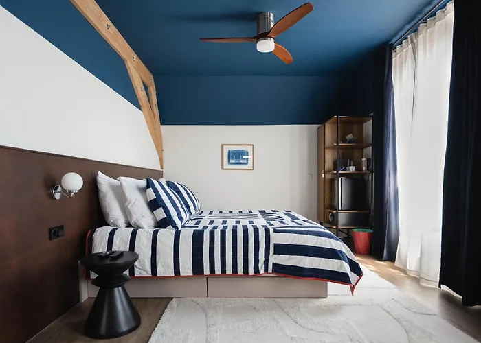 Cafe Koophandel מלון *