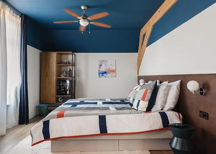 Cafe Koophandel מלון