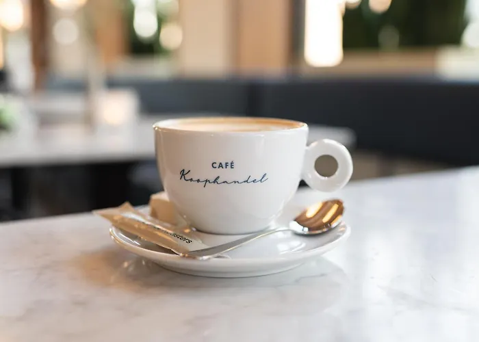 Cafe Koophandel מלון *